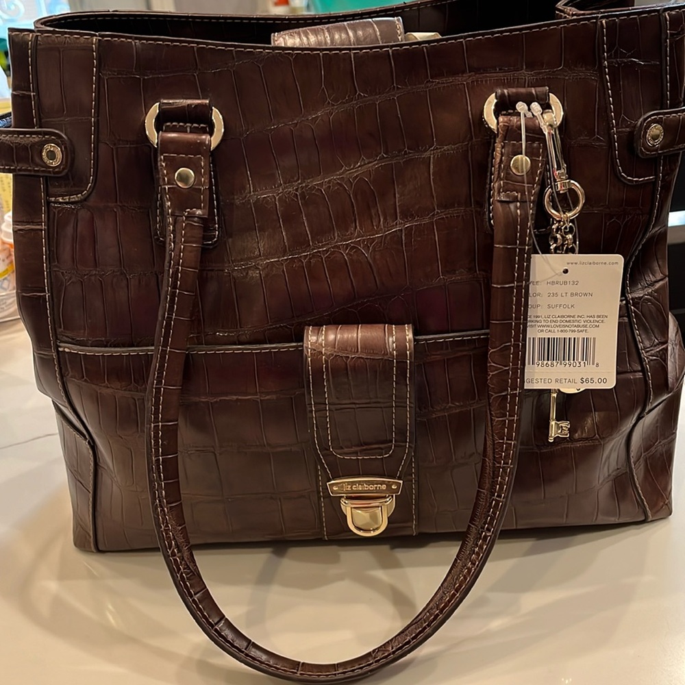 NWT Liz Claiborne Brown Shoulder Handbag. Retail 65.Lots of room, Snap closure.